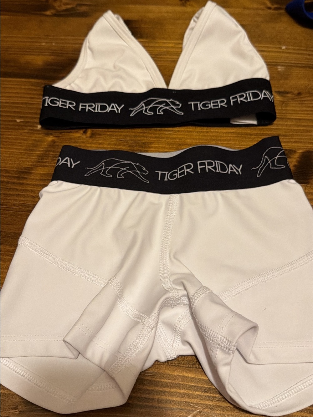 Tiger Friday White Logo Set CM